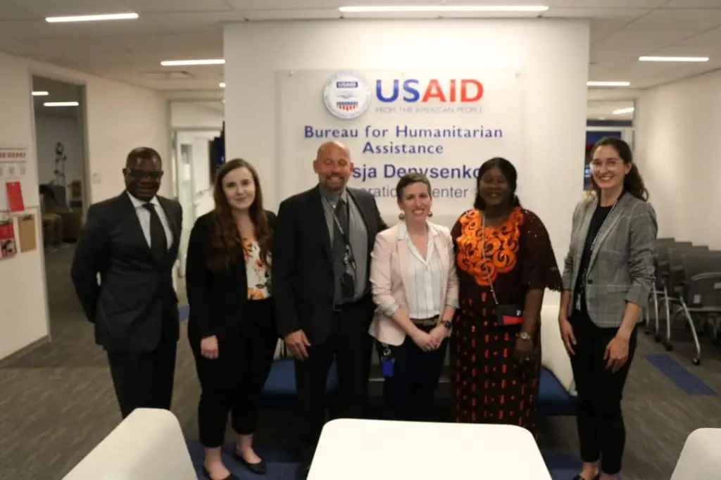 Photo de famille à l’issue de la visite de travail au siège de USAID – crédit photo : Jacques Roger.